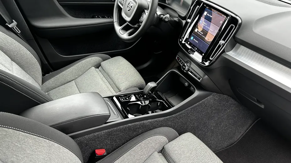 VOLVO XC40 XC40 B3 Plus Dark aut