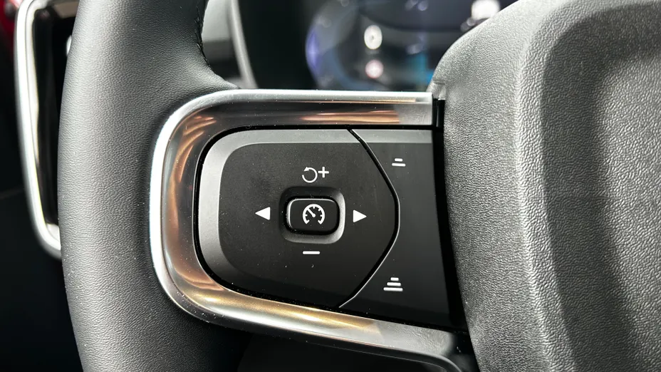 VOLVO XC40 XC40 B3 Plus Dark aut
