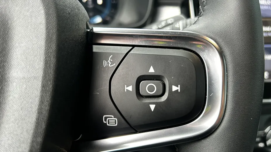 VOLVO XC40 XC40 B3 Plus Dark aut