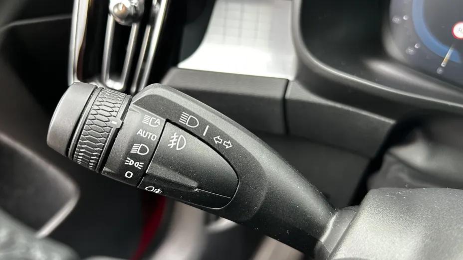 VOLVO XC40 XC40 B3 Plus Dark aut