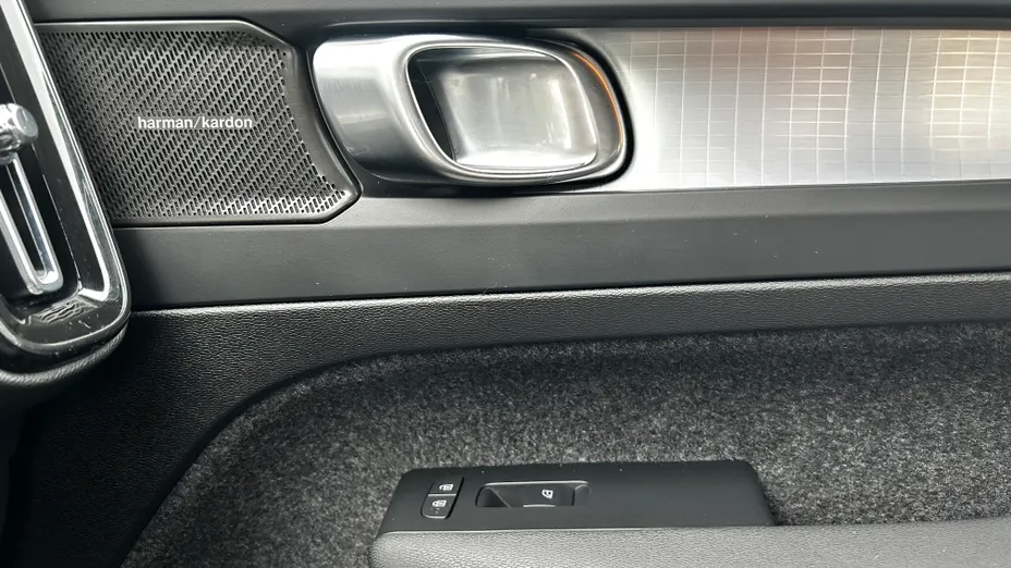 VOLVO XC40 XC40 B3 Plus Dark aut