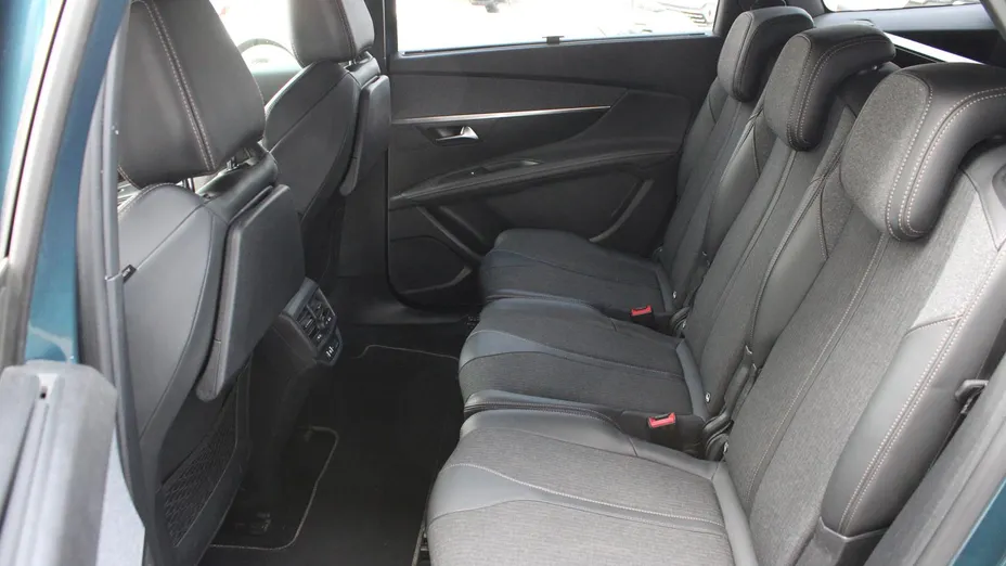 PEUGEOT 5008 5008 1.6 PureTech GT Line S&S EAT8