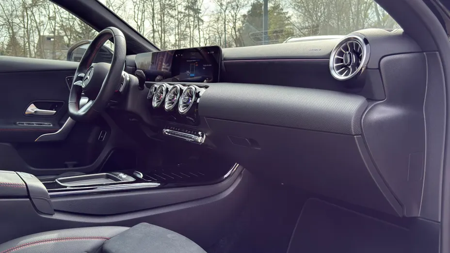 MERCEDES-BENZ A Klasa A 250 e PHEV AMG Line 8G-DCT