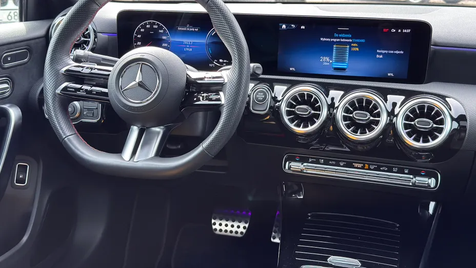 MERCEDES-BENZ A Klasa A 250 e PHEV AMG Line 8G-DCT