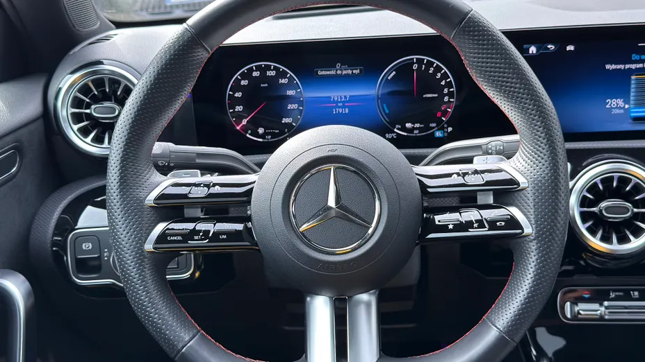 MERCEDES-BENZ A Klasa A 250 e PHEV AMG Line 8G-DCT