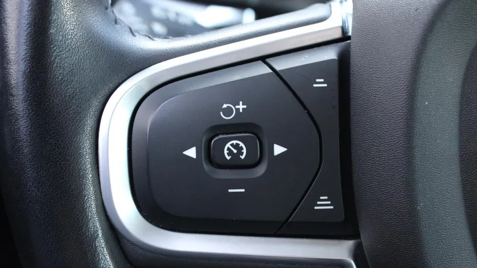 VOLVO V60 V60 B4 D Momentum Pro aut