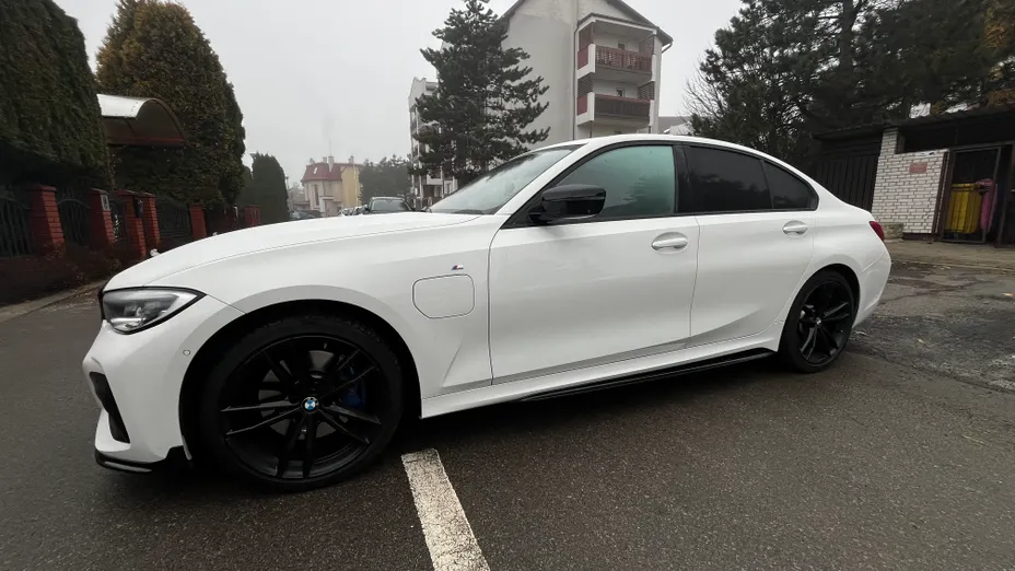 BMW Seria 3 330e M Sport sport-aut