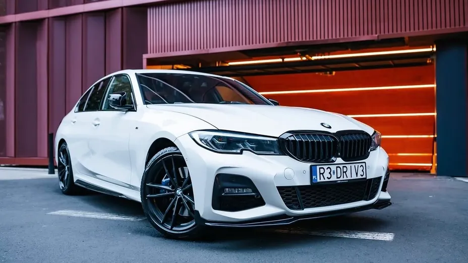 BMW Seria 3 330e M Sport sport-aut