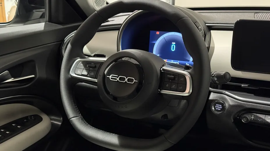 FIAT 600 600 1.2 Turbo Hybrid La Prima eDCT Nowy