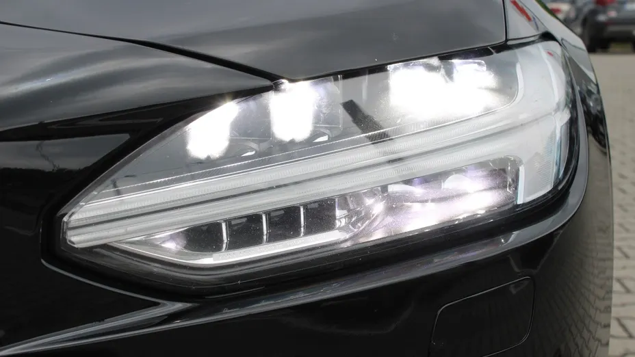 VOLVO V90 V90 B4 D AWD Momentum aut