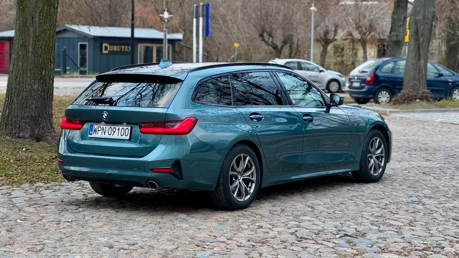 BMW Seria 3 320i GPF Advantage aut