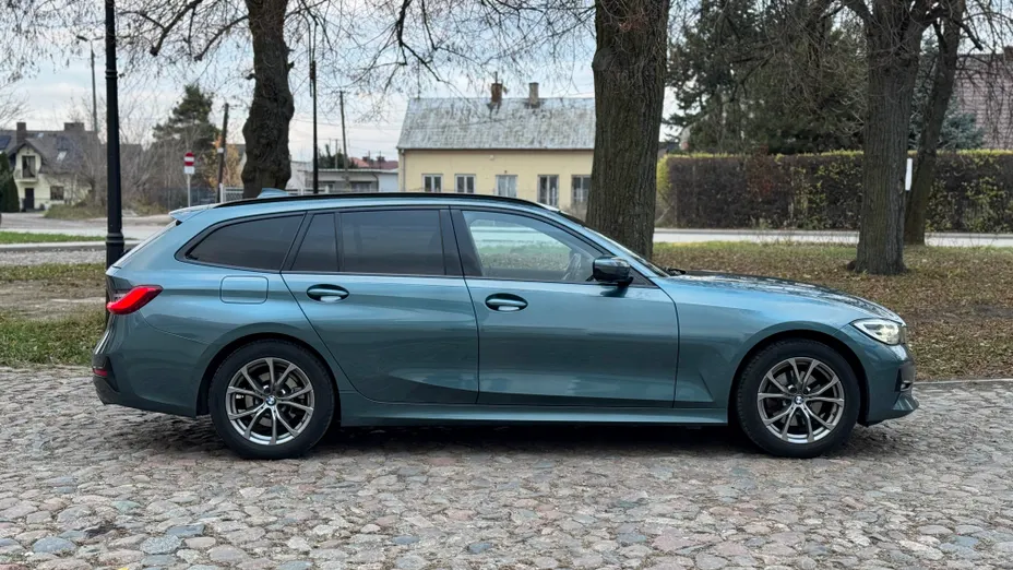 BMW Seria 3 320i GPF Advantage aut