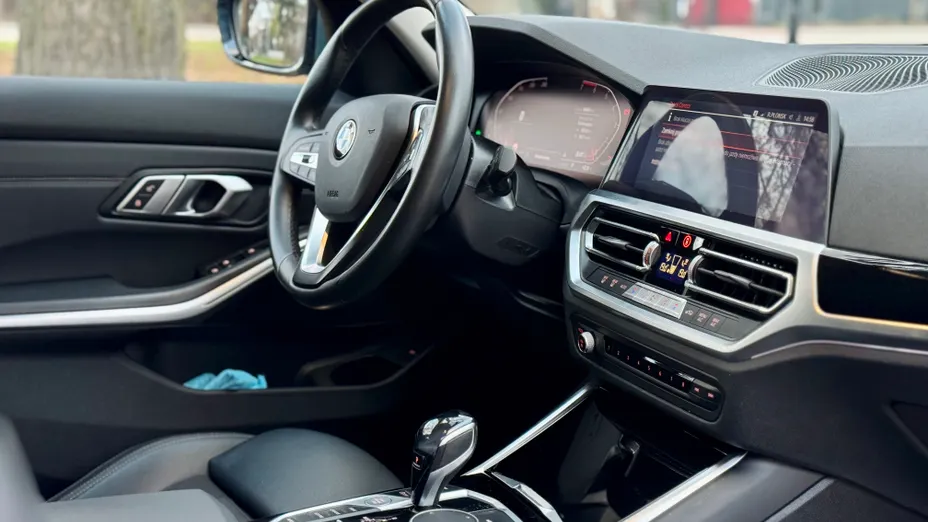 BMW Seria 3 320i GPF Advantage aut