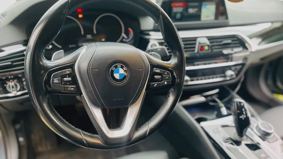 BMW Seria 5 518d Advantage sport-aut