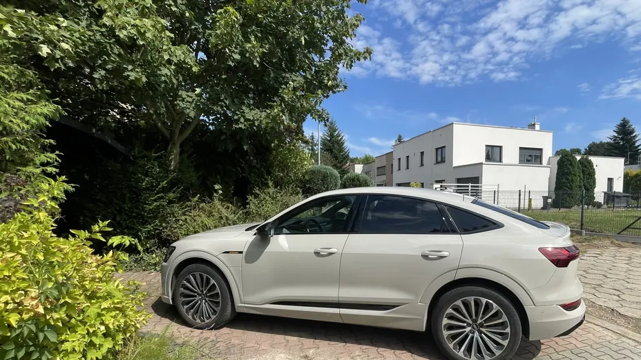 AUDI e-tron Sportback -