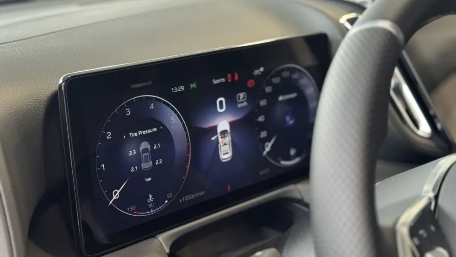 HONGQI HS3 -