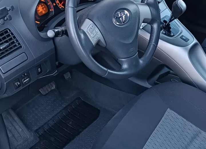 TOYOTA Auris Auris 1.6 Active