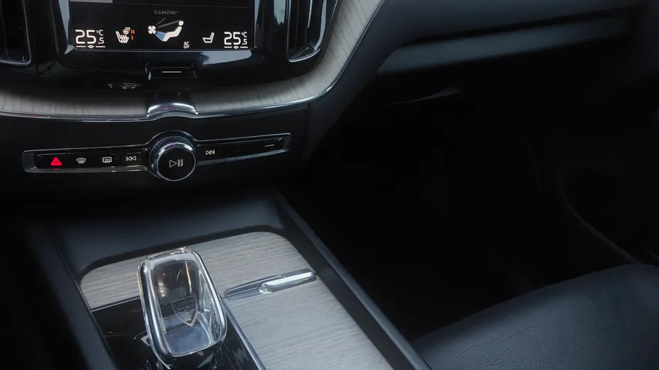 VOLVO XC60 XC60 T8 Plug-In Hybrid AWD Inscription Expression aut