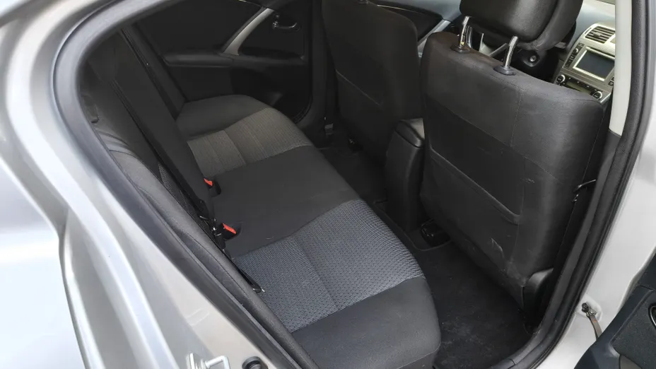 TOYOTA Avensis Avensis 2.0 D-4D Active