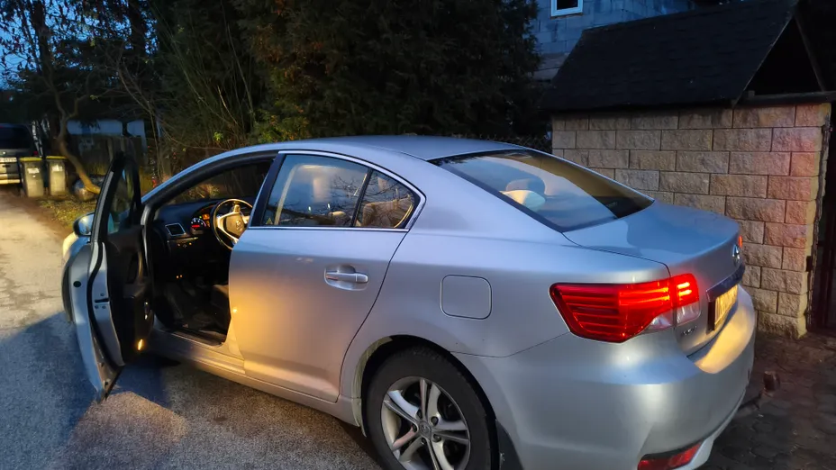 TOYOTA Avensis Avensis 2.0 D-4D Active