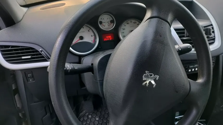 PEUGEOT 207 207 1.4 16V Trendy