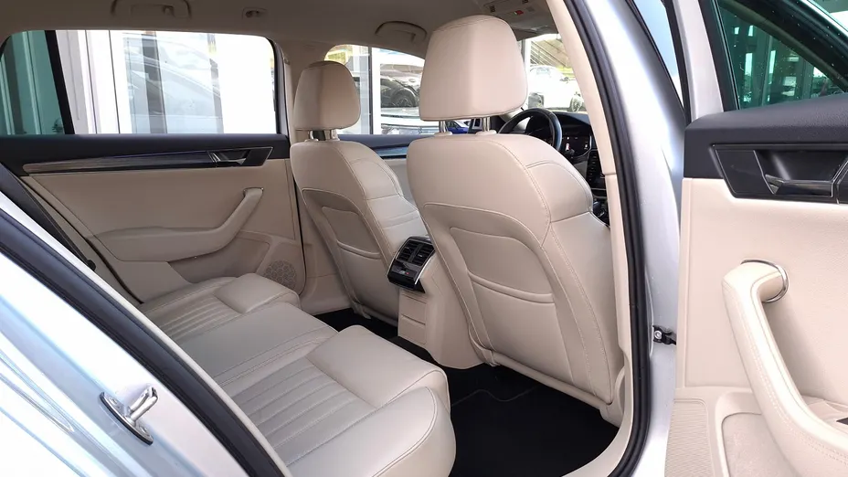 SKODA Superb Superb 2.0 TDI SCR Style DSG