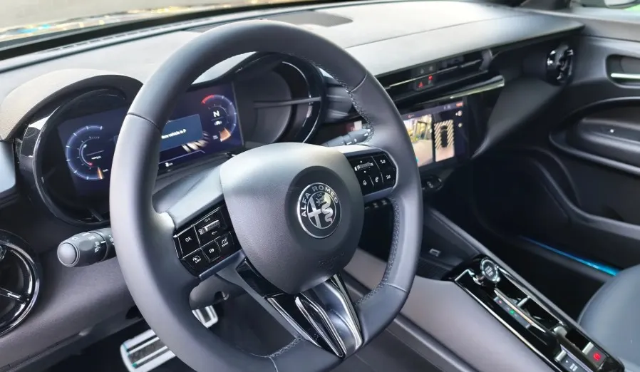 ALFA ROMEO Junior Junior 1.2 mHEV Ti eDCT Nowy