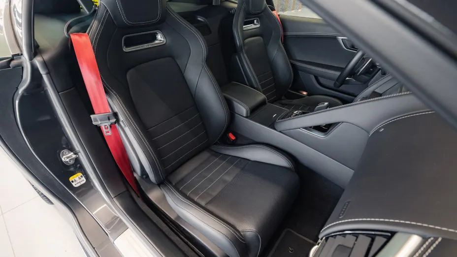 JAGUAR F-Type F-Type 2.0 Turbo Chequered Flag aut