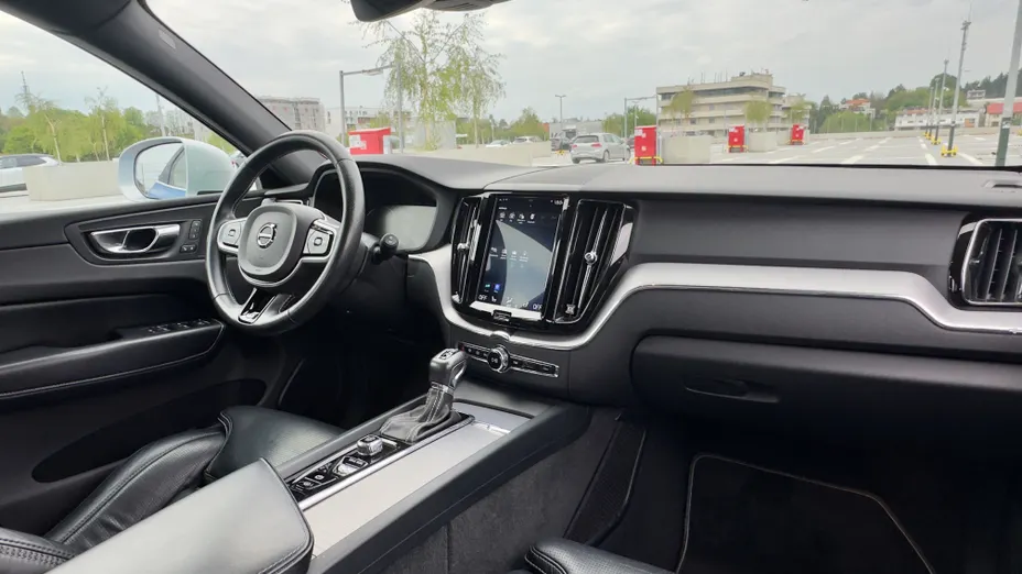 VOLVO XC60 XC60 T5 AWD R-Design aut
