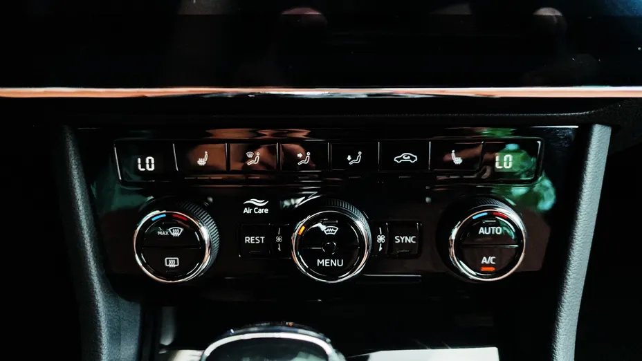 SKODA Superb Superb 2.0 TDI SCR L&K DSG