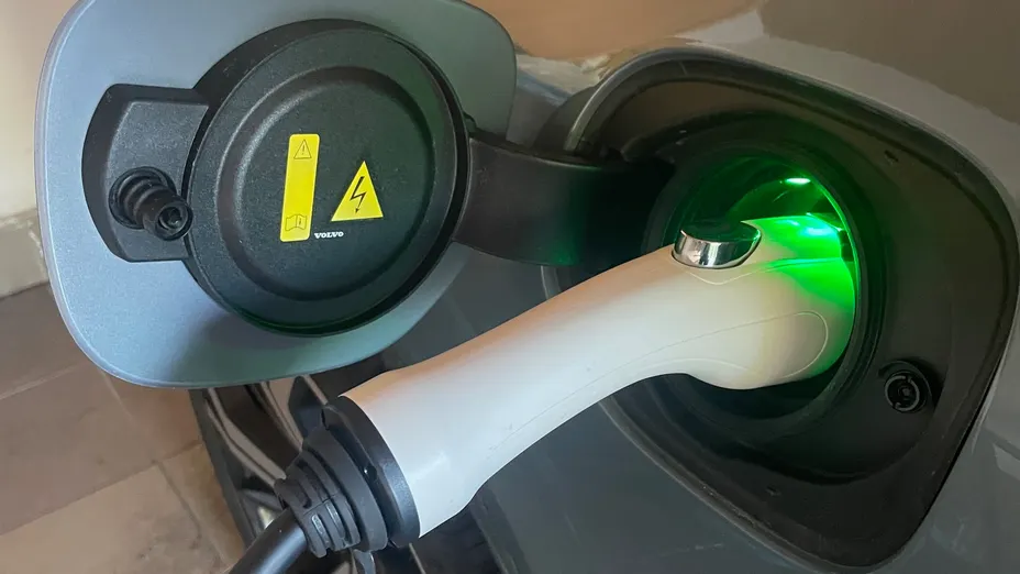 VOLVO XC60 XC60 T8 AWD Plug-In Hybrid R-Design aut