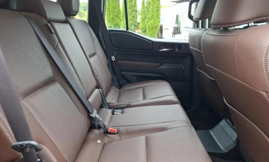 TOYOTA Land Cruiser -