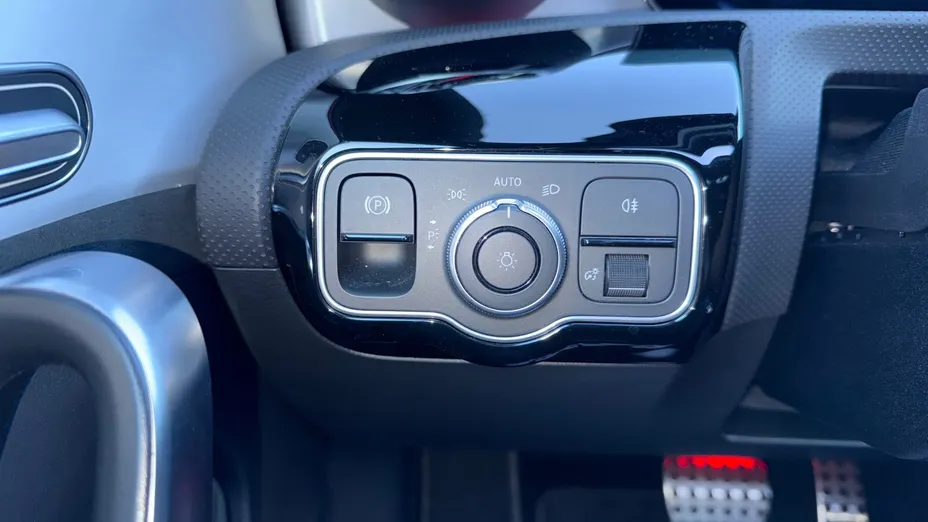 MERCEDES-BENZ CLA CLA 200 AMG Line 7G-DCT