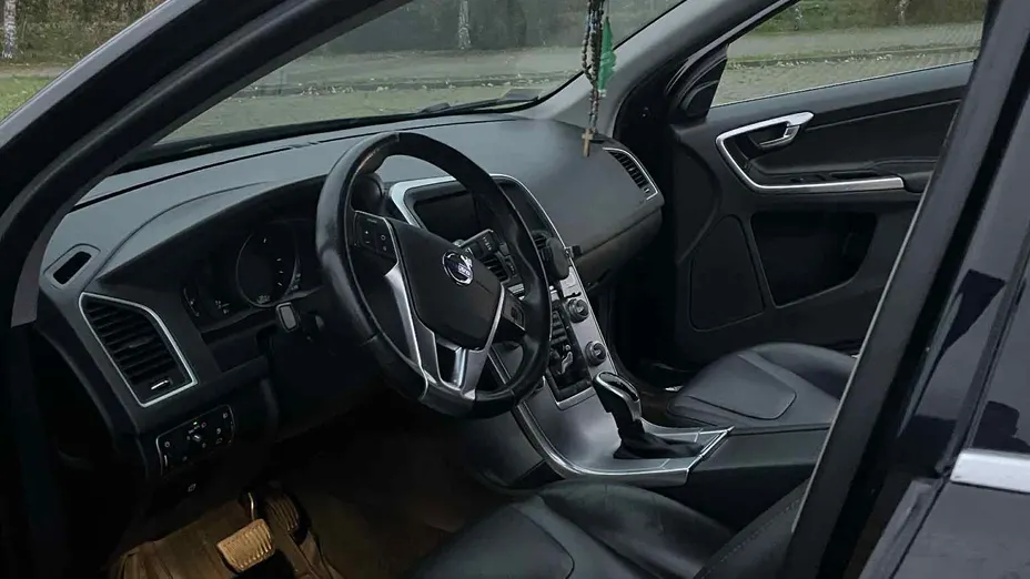 VOLVO XC60 -
