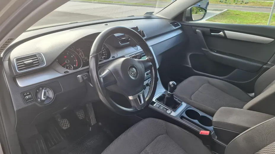 VOLKSWAGEN Passat -