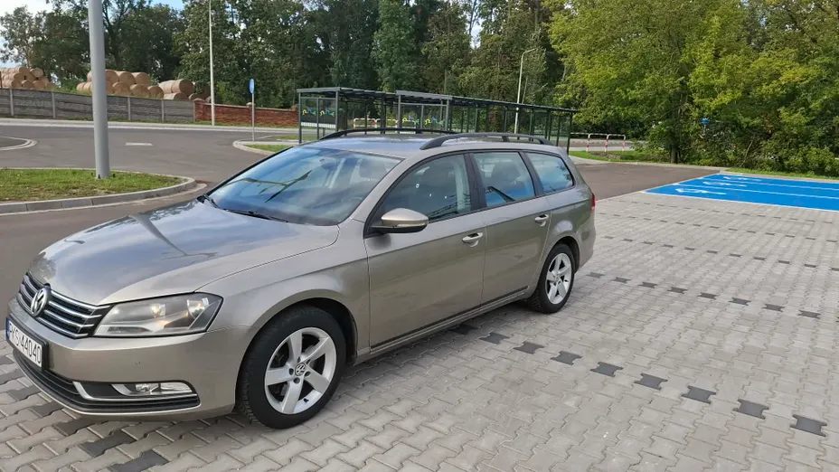 VOLKSWAGEN Passat -