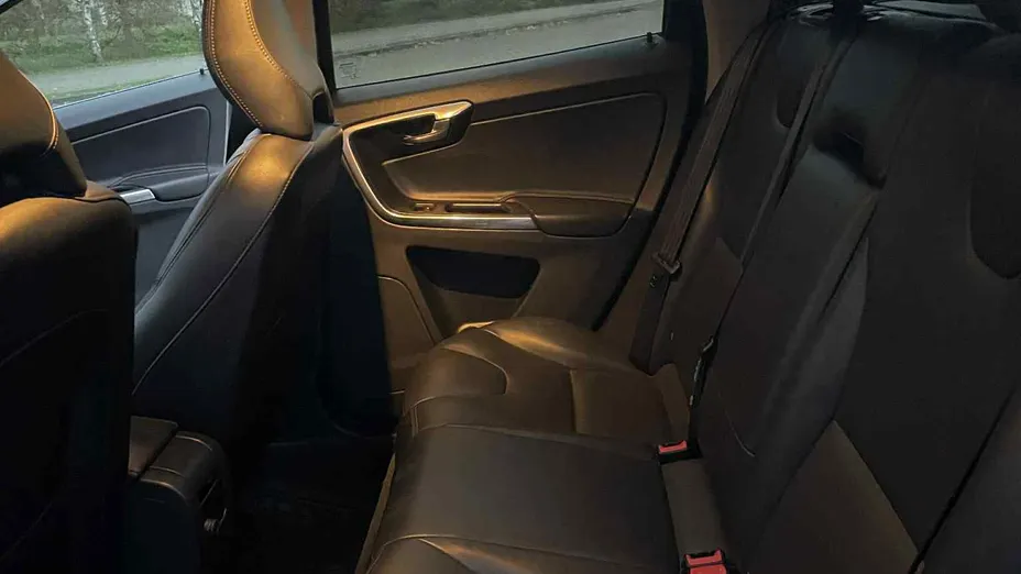 VOLVO XC60 -