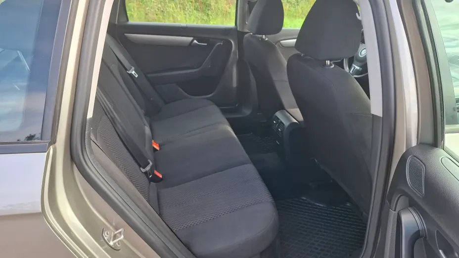 VOLKSWAGEN Passat -