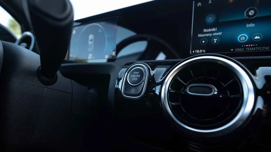 MERCEDES-BENZ A Klasa A 250 Progressive 7G-DCT