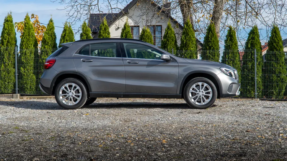 MERCEDES-BENZ GLA GLA 220 4-Matic Urban