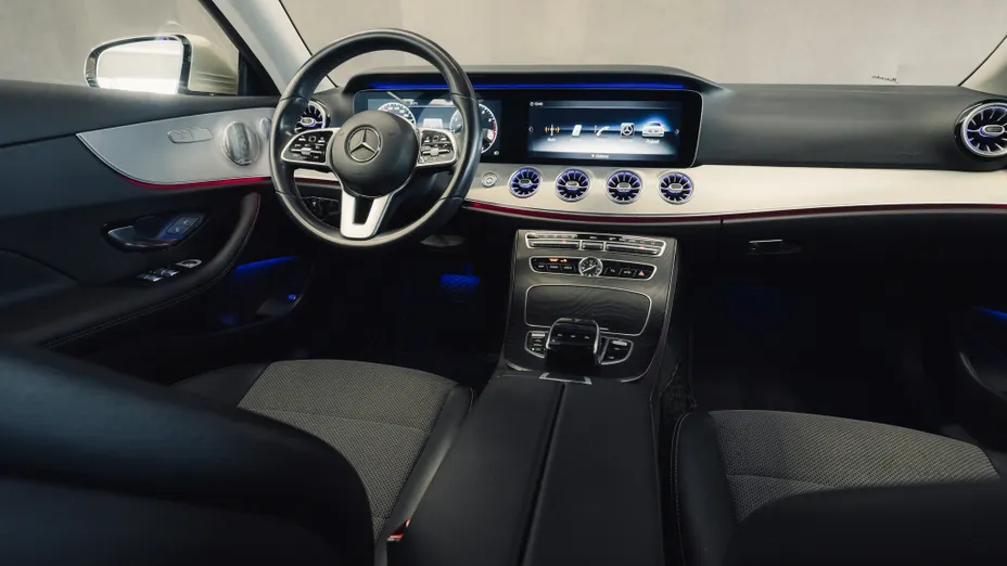 MERCEDES-BENZ E Klasa E 200 Coupe 4-Matic 9G-TRONIC