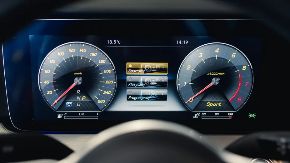 MERCEDES-BENZ E Klasa E 200 Coupe 4-Matic 9G-TRONIC