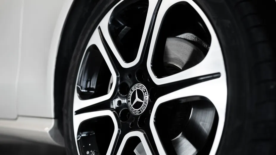 MERCEDES-BENZ E Klasa E 200 Coupe 4-Matic 9G-TRONIC