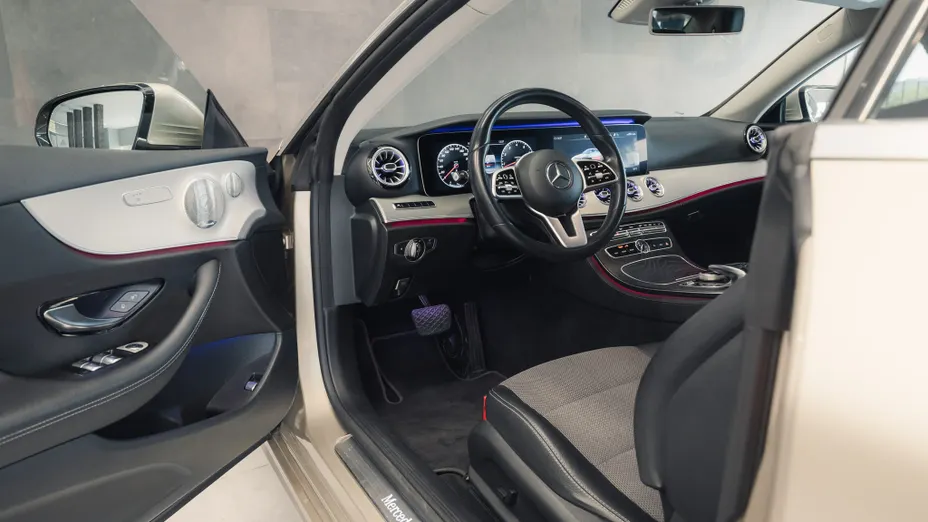 MERCEDES-BENZ E Klasa E 200 Coupe 4-Matic 9G-TRONIC