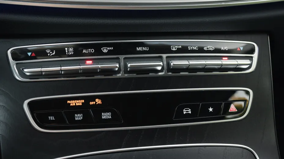 MERCEDES-BENZ E Klasa E 220 d