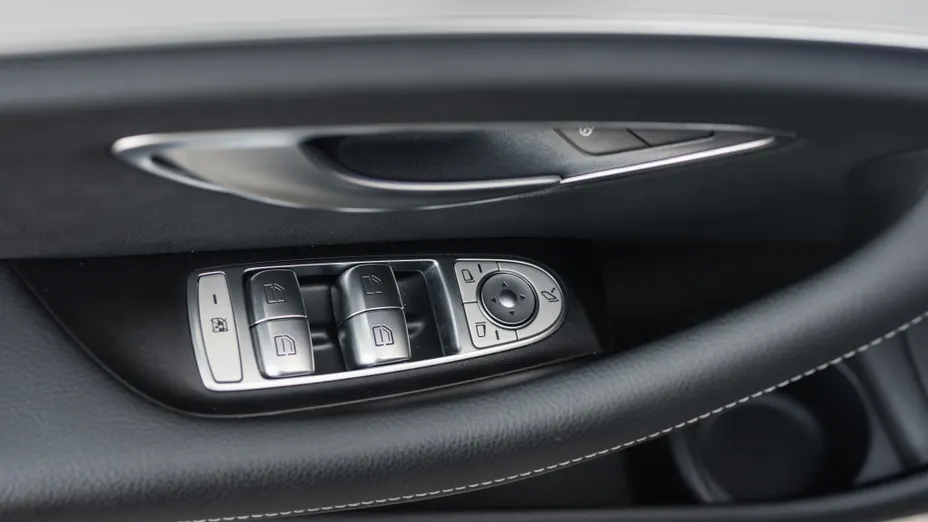 MERCEDES-BENZ E Klasa E 220 d