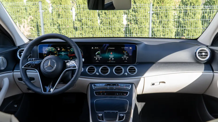 MERCEDES-BENZ E Klasa E 220 d 4-Matic AMG