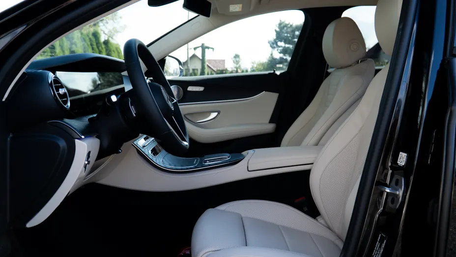 MERCEDES-BENZ E Klasa E 220 d 4-Matic AMG