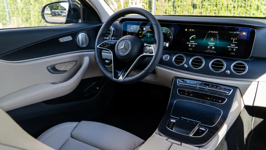 MERCEDES-BENZ E Klasa E 220 d 4-Matic AMG