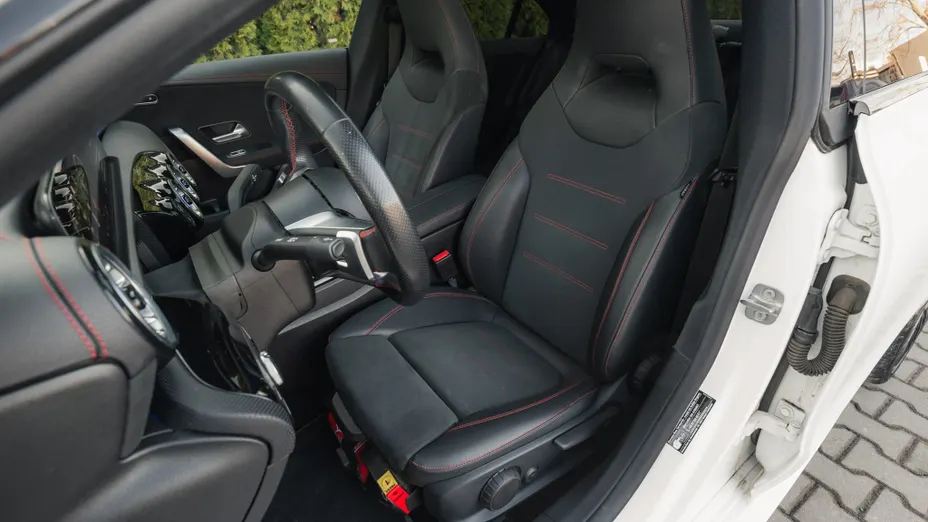 MERCEDES-BENZ CLA CLA 200 AMG Line 7G-DCT